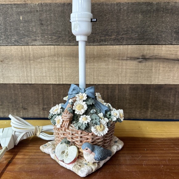 FIGI Graphics Garden Daisy Basket Table Lamp Cottage-core - Picture 1 of 8